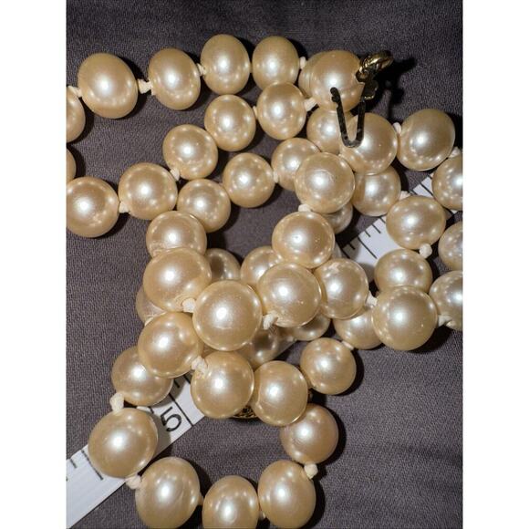 -NECKLACE Faux Pearls Creamy Color 19” Long Very Pretty - Picture 9 of 15